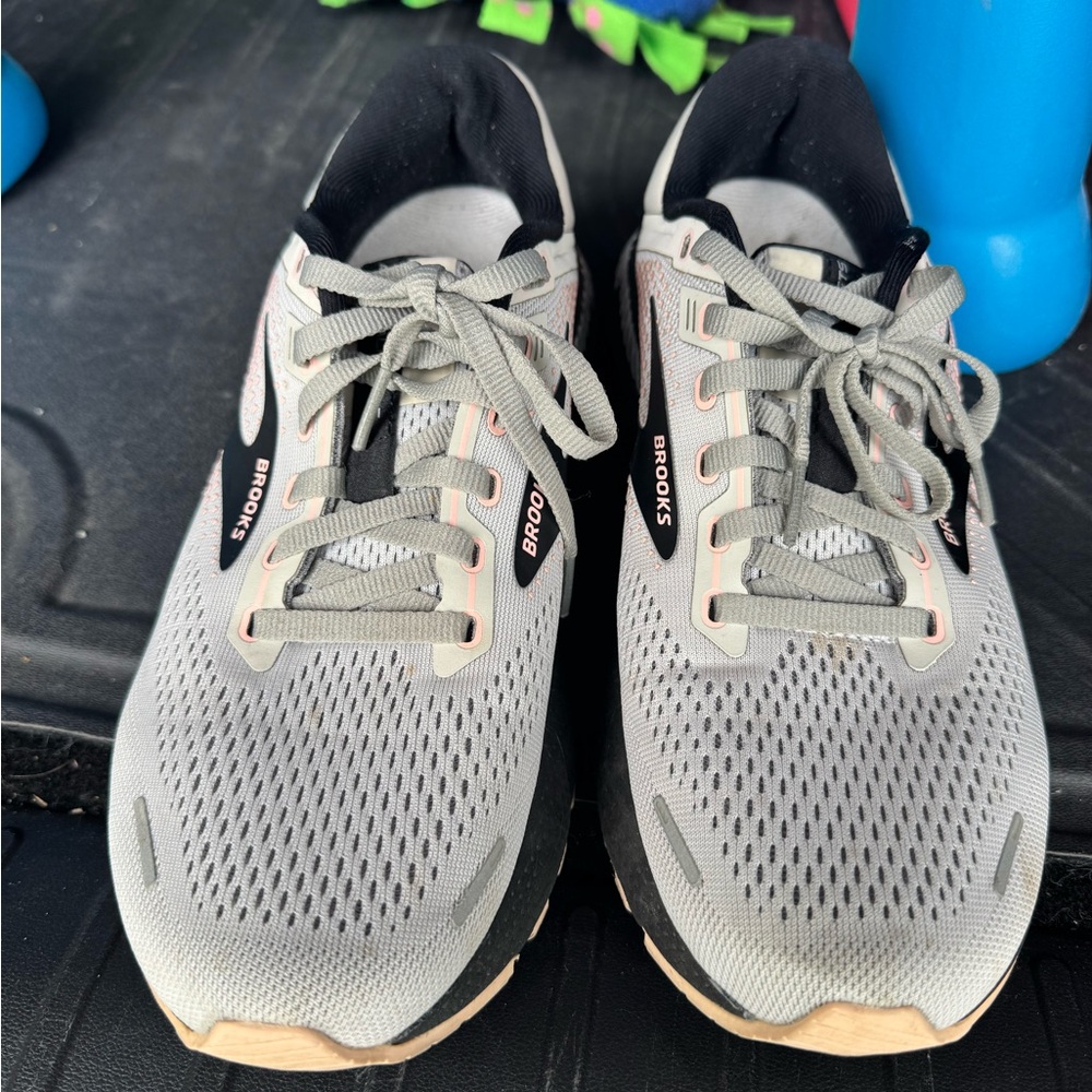 Brooks Women’s Light Gray Athletic Shoes